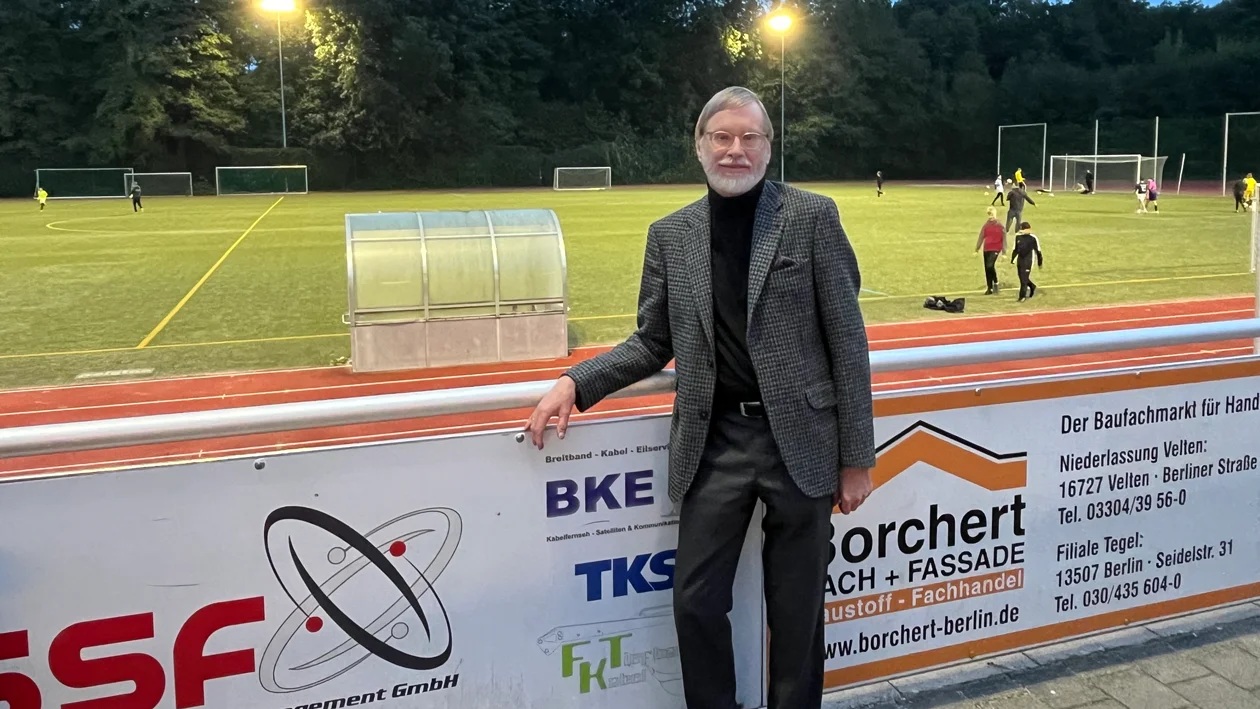 Neue Flutlichtanlage in der Bieselheide, Dr. Ulrich Strempel Foto: CDU Glienicke